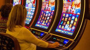 Ilustrasi Layar Bermain Slot dan Taruhan Sportsbook di mpogacor, menghadirkan pengalaman gaming mobile terbaik untuk pengguna Indonesia